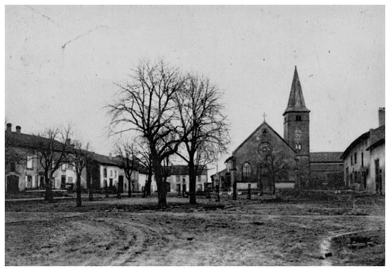 Place du village de Guilers, automne 1919